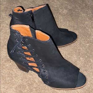 Lucky Brand boots size 6.5.. EUC